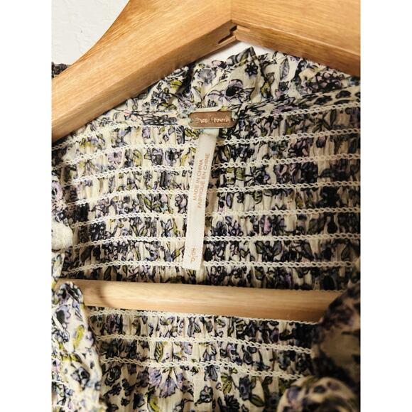 Free People Ditsy Floral Smocked Blouse Sz S Ruffle Tie Neck Boho Office Chic - Picture 9 of 12